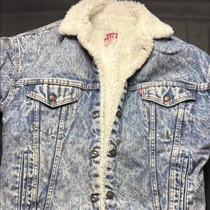 Vintage 90s Men SM Levi’s Acid Wash Denim Jean Jacket with Sherpa Shell.